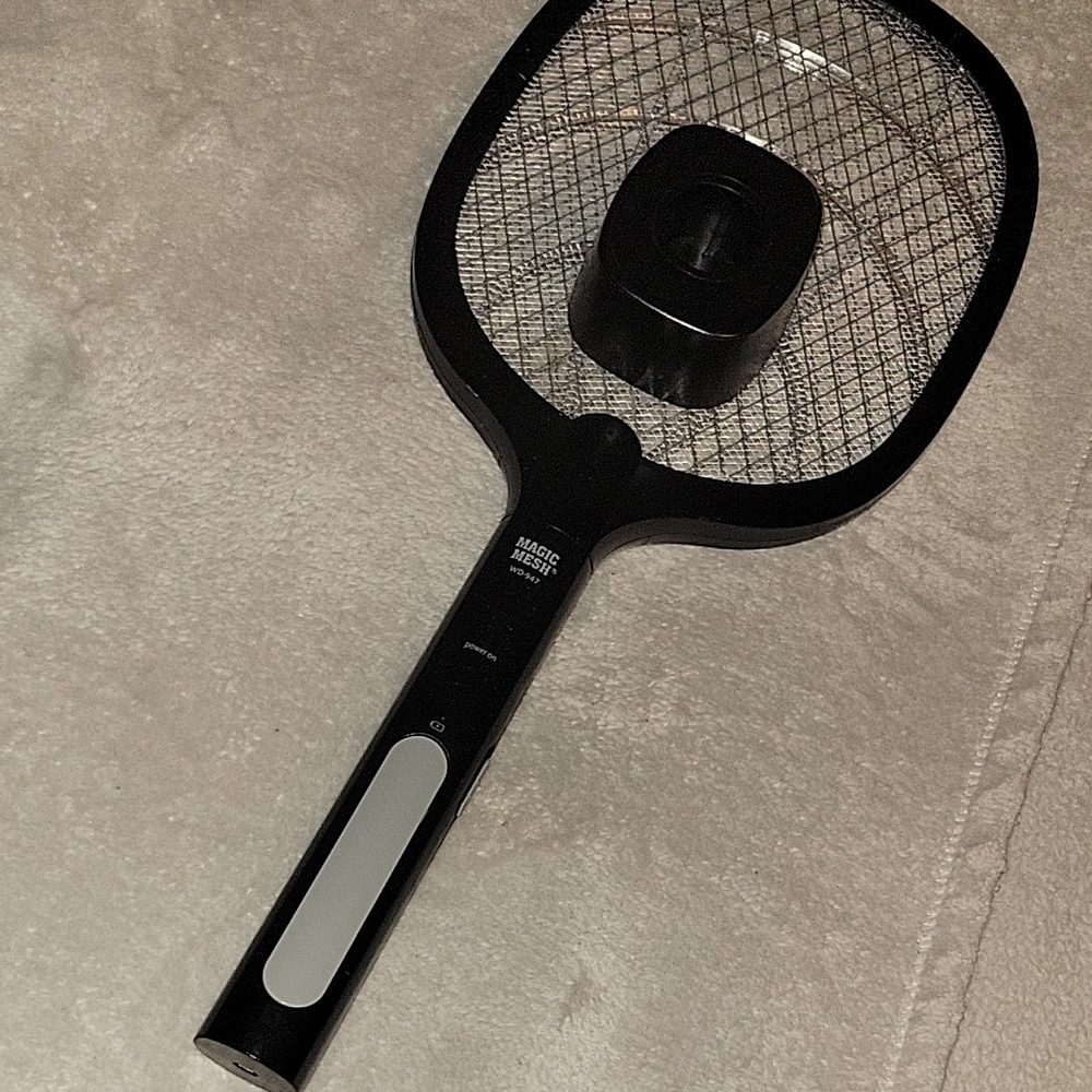 Black Bug Zapper Racket - Picture 6 of 6